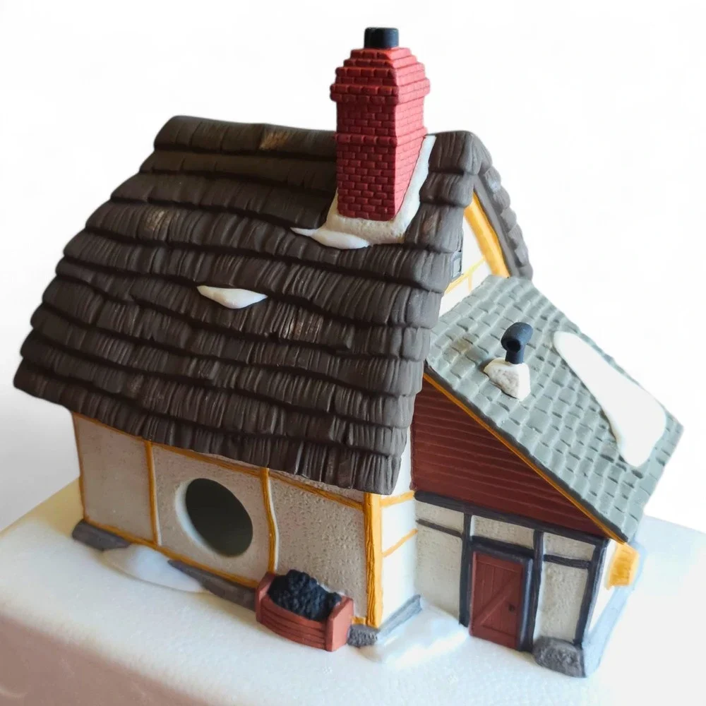 Dept 56 Dickens Village Mr & Mrs Pickle Cottage 5824-6 Lighted House Box